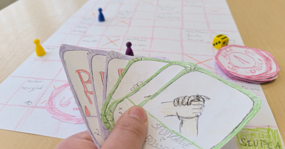 Karty do gry i Plansza stworzona przez uczestniczki warsztatów w Słupcy